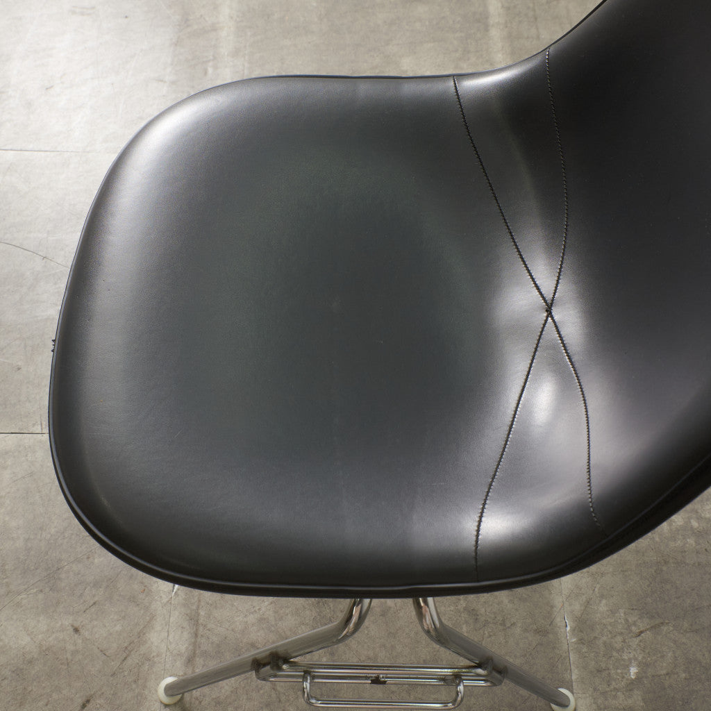 サイドシェルチェア スタッキングベース