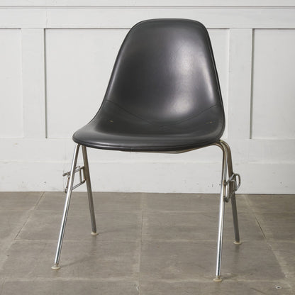 サイドシェルチェア スタッキングベース