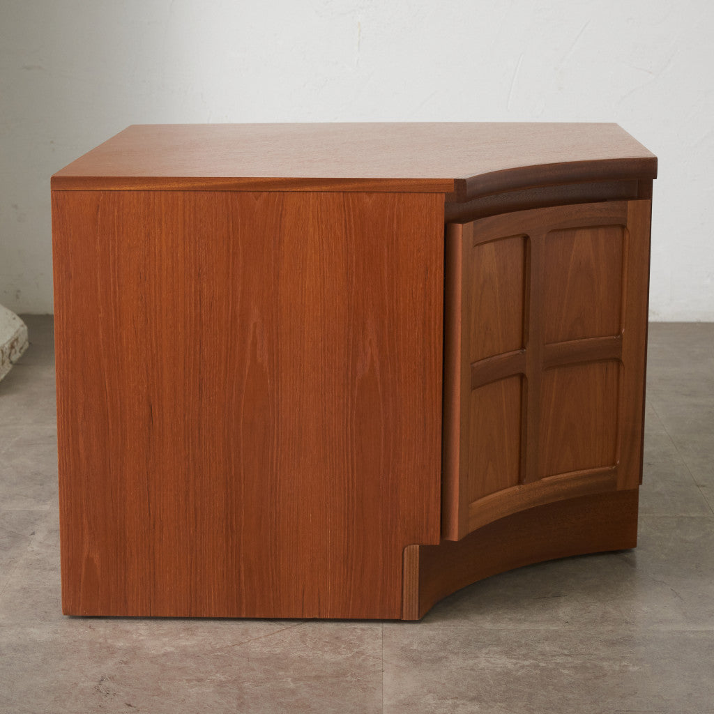 ヴィンテージ 凹型コーナーキャビネット