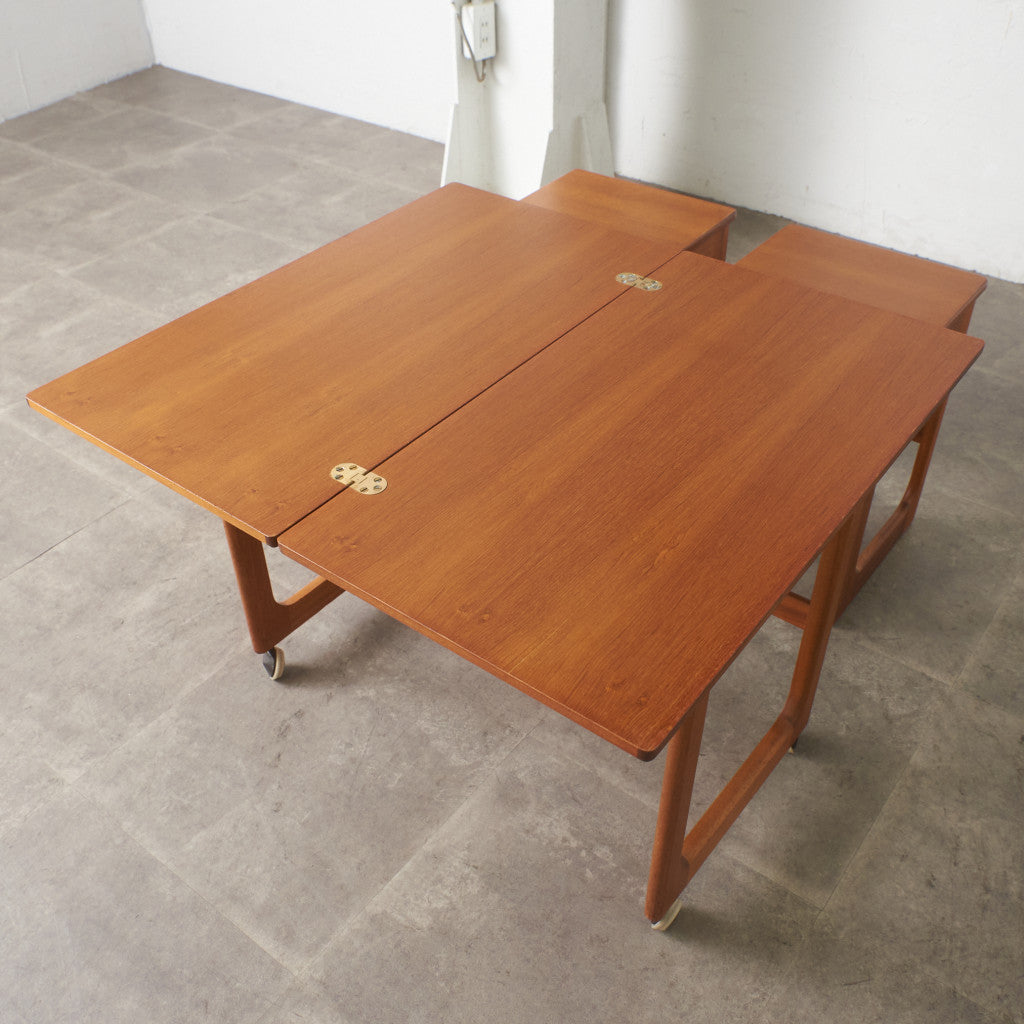 ヴィンテージ 拡張式天板付き ネストテーブル