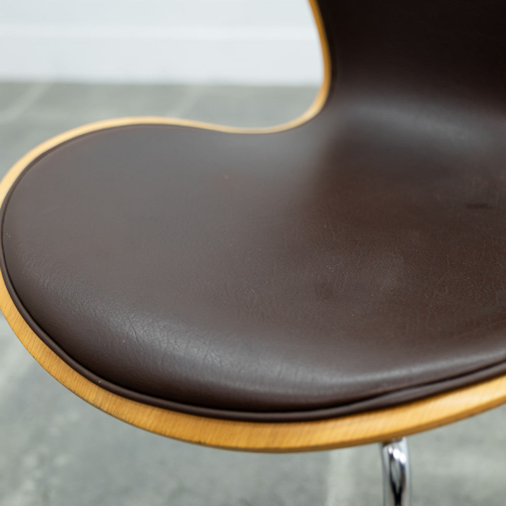 セブンチェア / フロントパディング