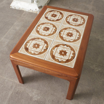 タイルトップ コーヒーテーブル