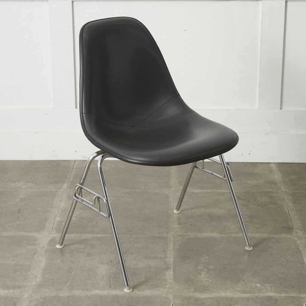 サイドシェルチェア スタッキングベース