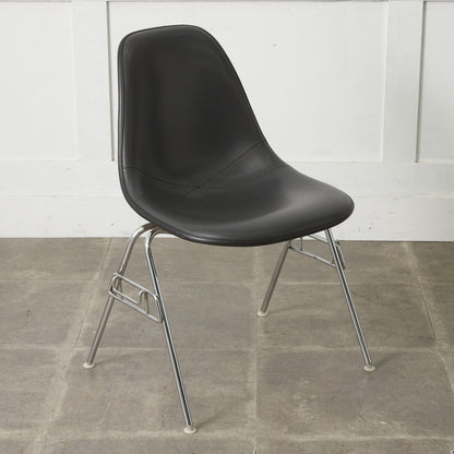 サイドシェルチェア スタッキングベース