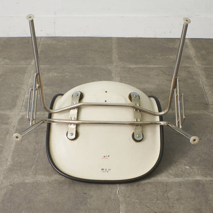 サイドシェルチェア スタッキングベース