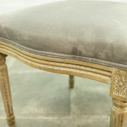 バルーンバックチェア