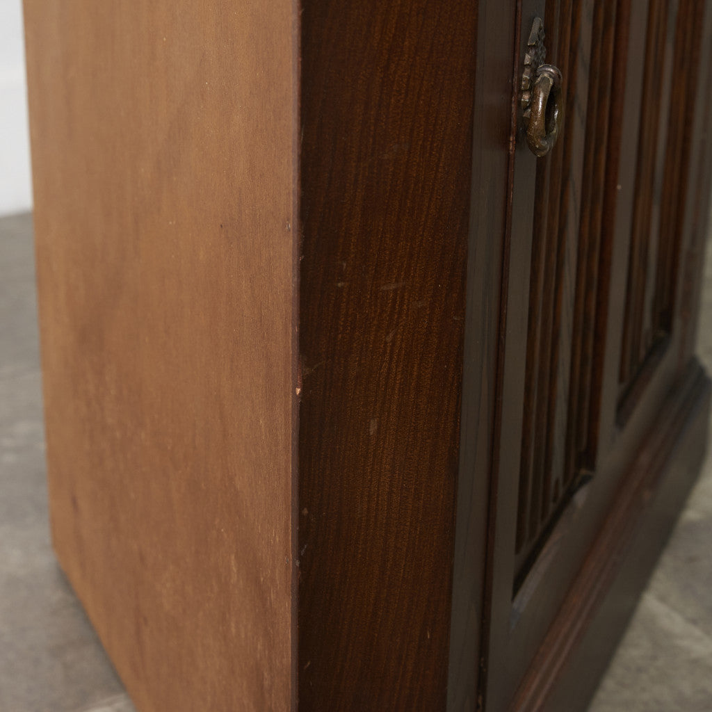 英国クラシック オーク材 コーナーキャビネット