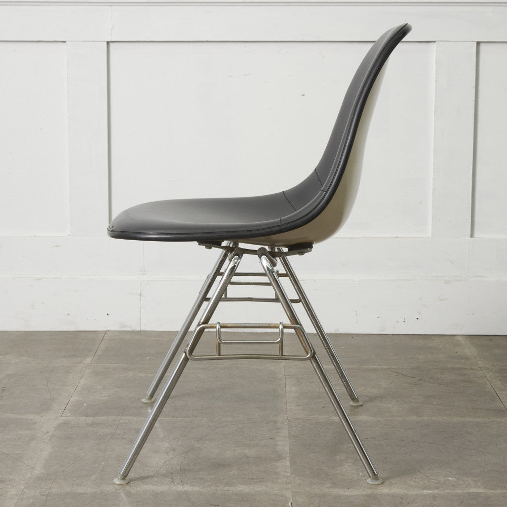 サイドシェルチェア スタッキングベース