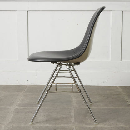 サイドシェルチェア スタッキングベース