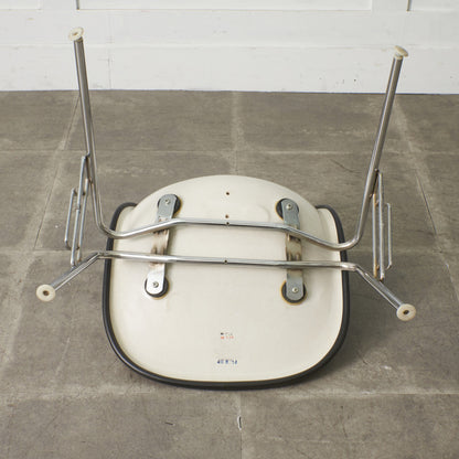 サイドシェルチェア スタッキングベース