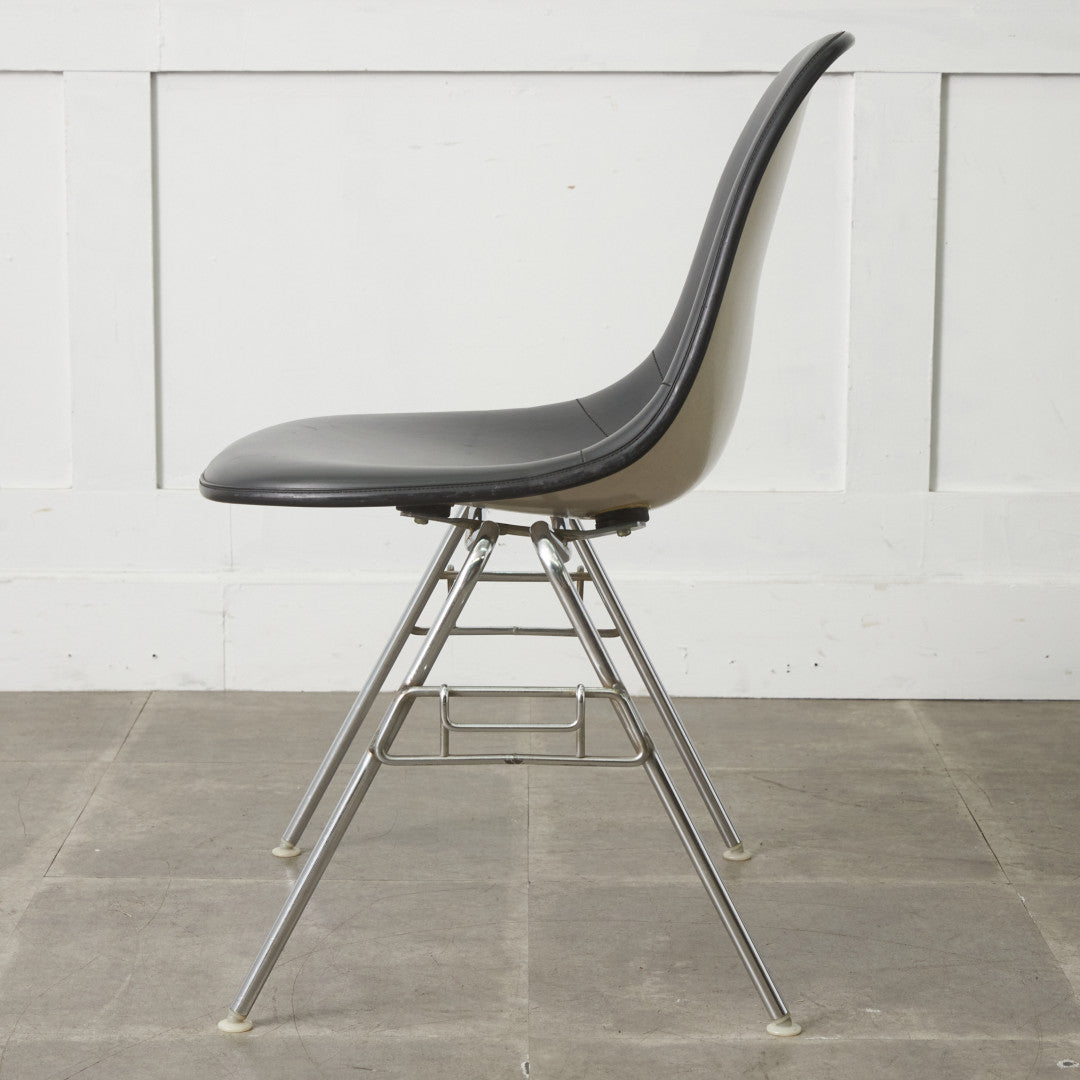 サイドシェルチェア スタッキングベース