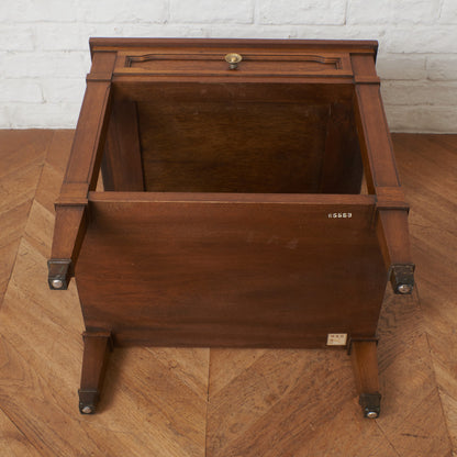 TRIUNE ナイトテーブル