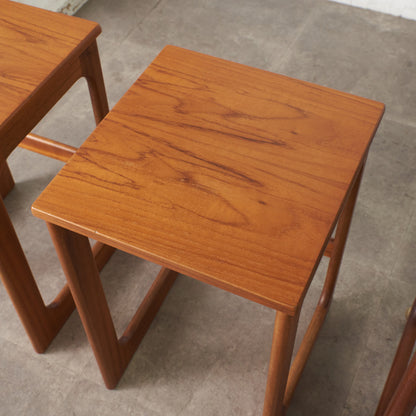 ヴィンテージ 拡張式天板付き ネストテーブル