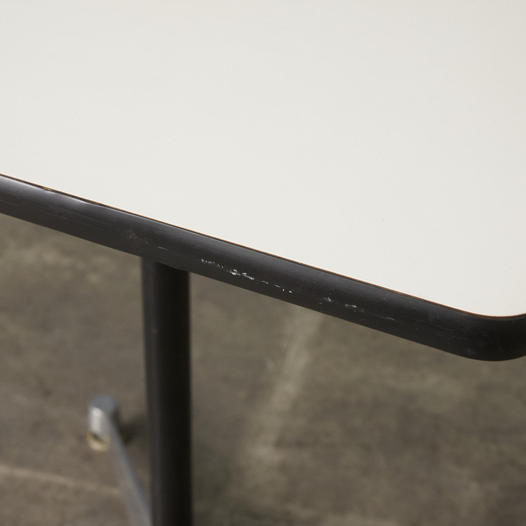 イームズ コントラクトベース テーブル