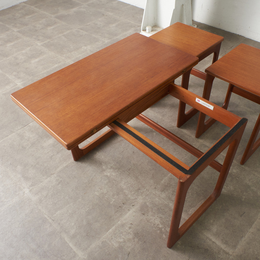 ヴィンテージ 拡張式天板付き ネストテーブル