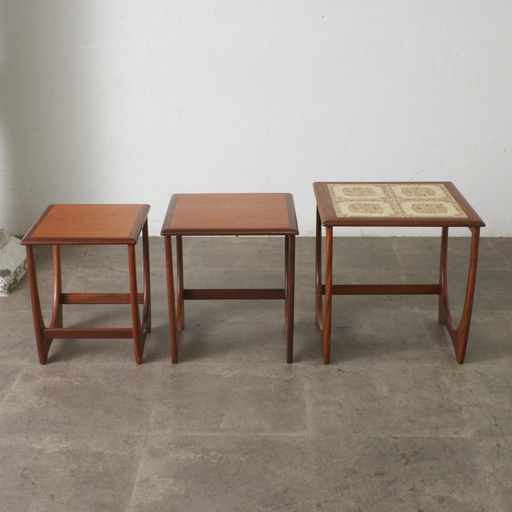 Astro セラミックタイルトップ ネストテーブル