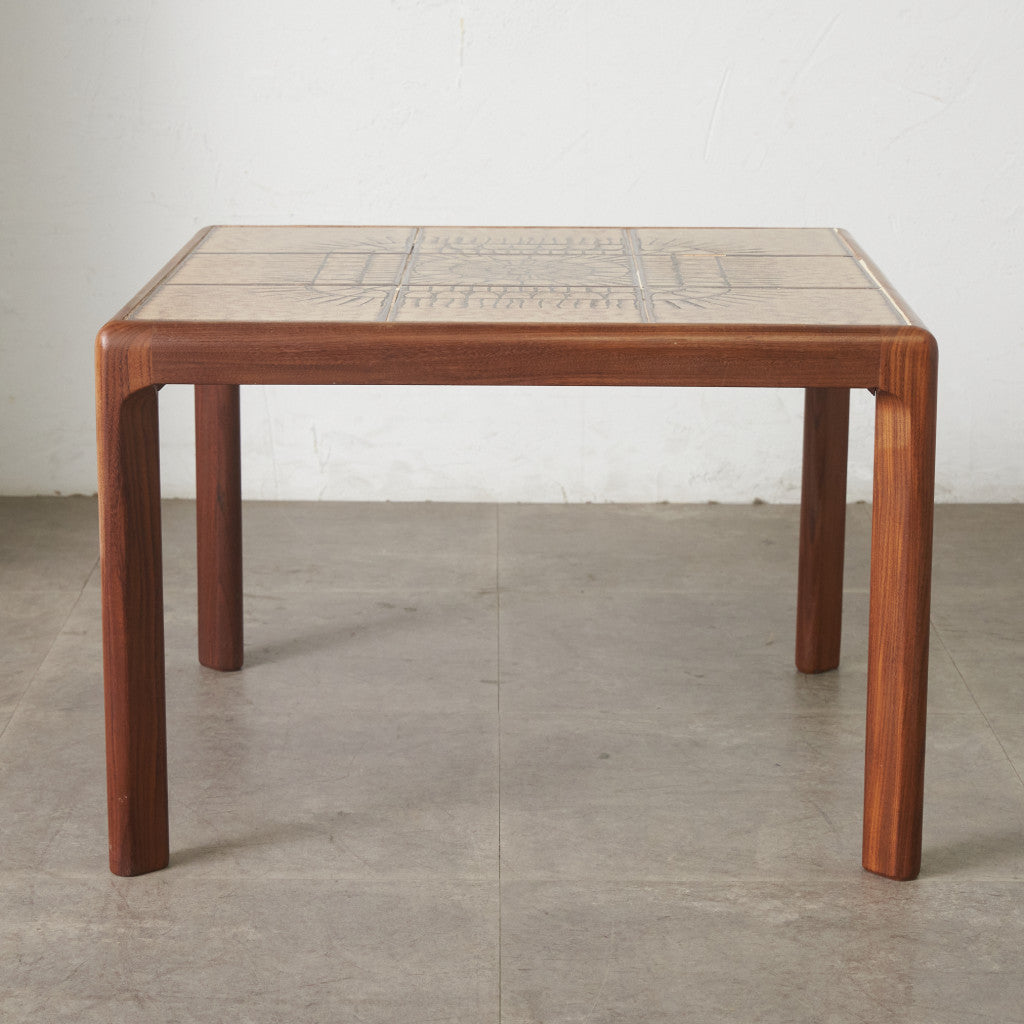 タイルトップ コーヒーテーブル