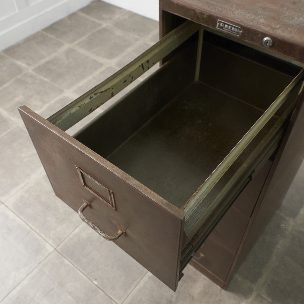 4段 メタルキャビネット