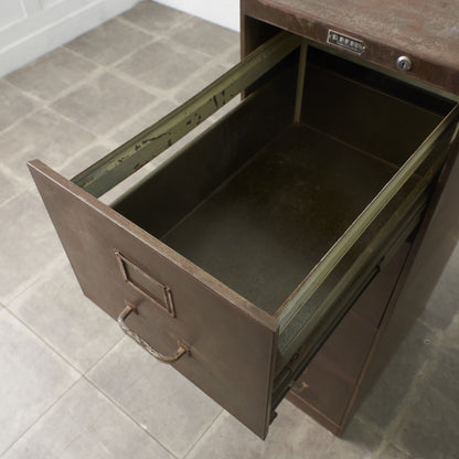 4段 メタルキャビネット