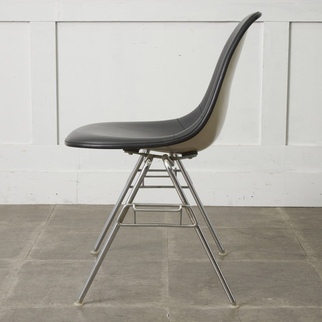 サイドシェルチェア スタッキングベース