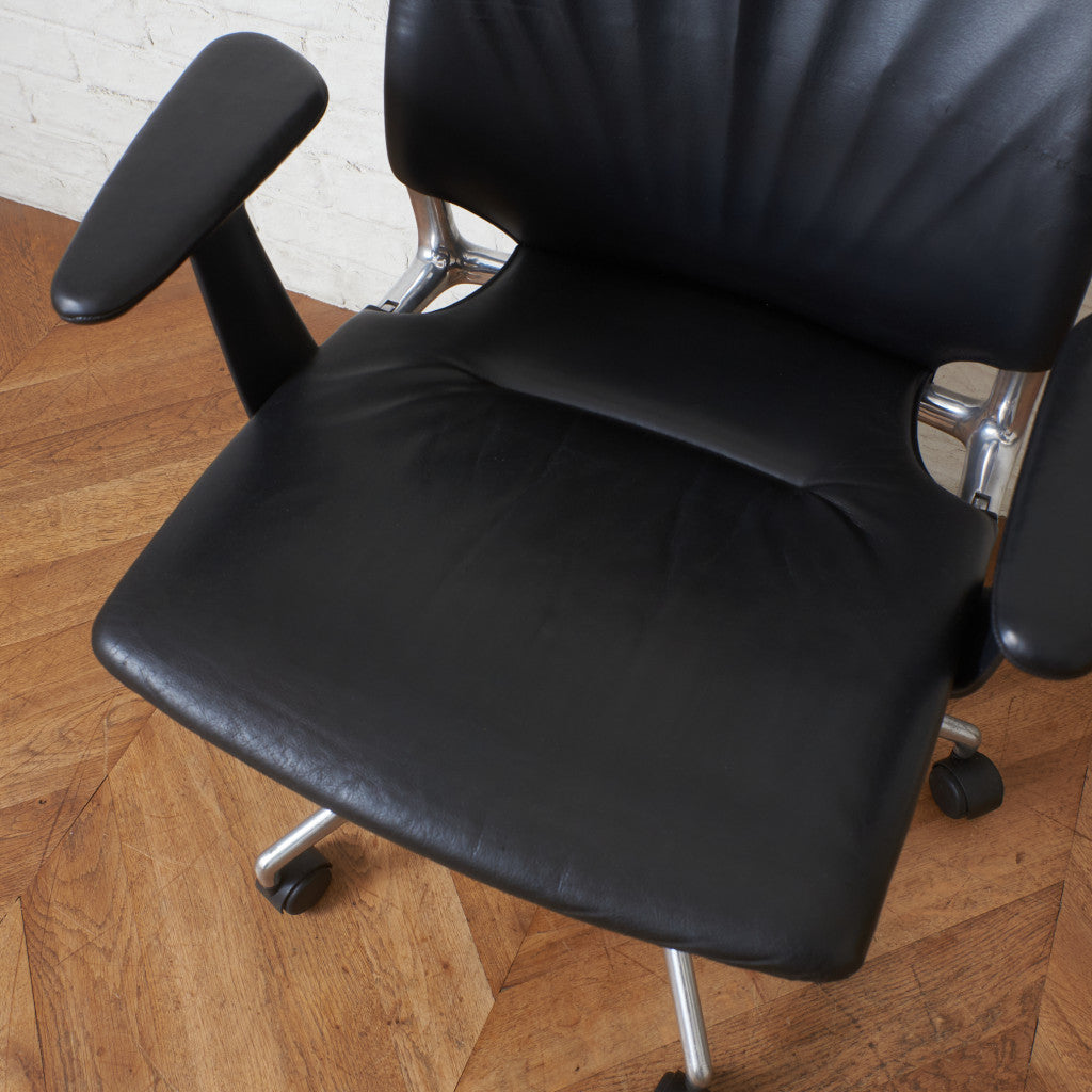 vitra　メダチェア　コロナに負けるな Vitra Meda Chair / ヴィトラ メダ チェア - インテリア・家具通販