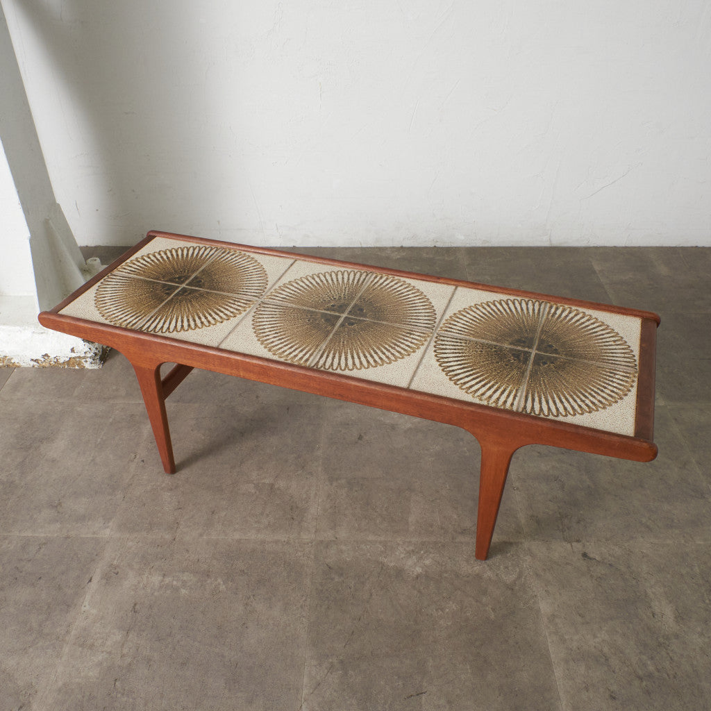 タイルトップ コーヒーテーブル