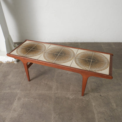 タイルトップ コーヒーテーブル