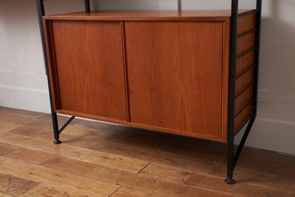 Ladderax ウォールユニット シェルフ｜ステイプルズ Staples ( Staples of Cricklewood )｜ロバート･ヒール robert heal