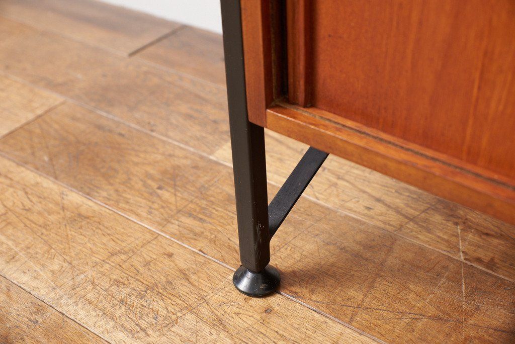 Ladderax ウォールユニット シェルフ｜ステイプルズ Staples ( Staples of Cricklewood )｜ロバート･ヒール robert heal