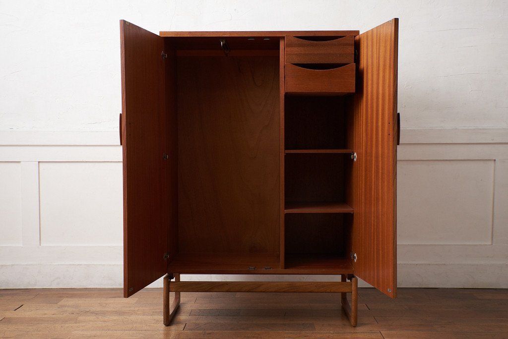 Quadrille ヴィンテージ ワードローブ (1780)