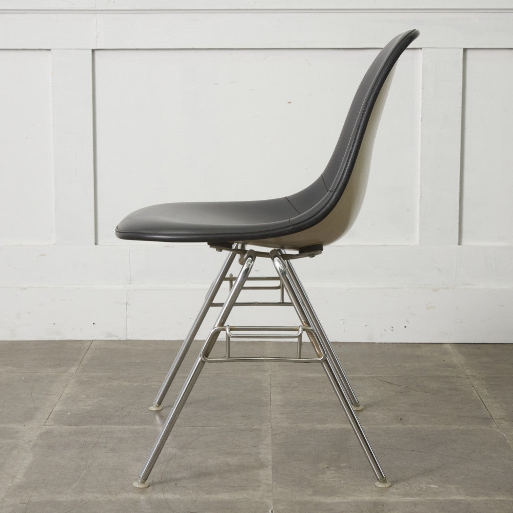 サイドシェルチェア スタッキングベース