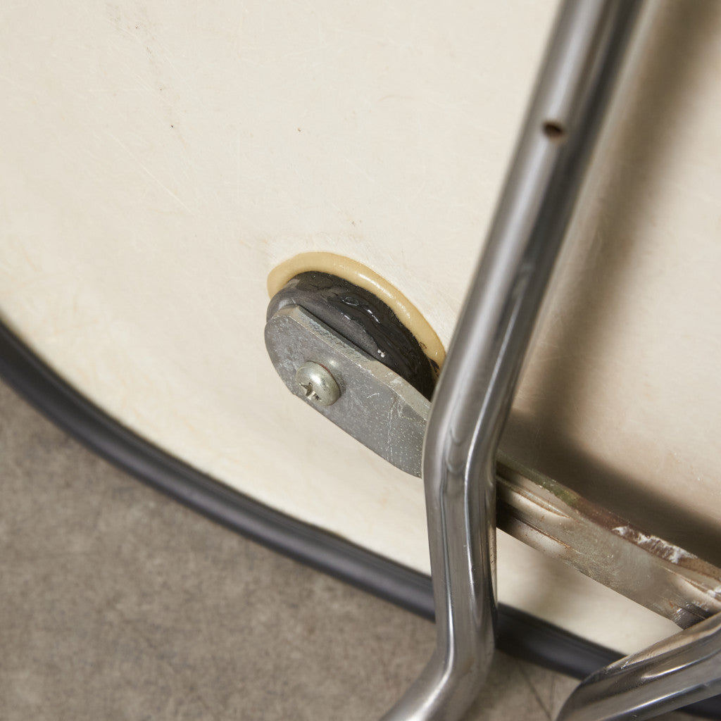 サイドシェルチェア スタッキングベース