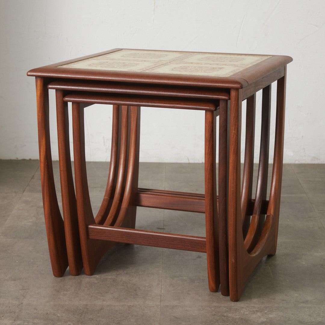 Astro セラミックタイルトップ ネストテーブル