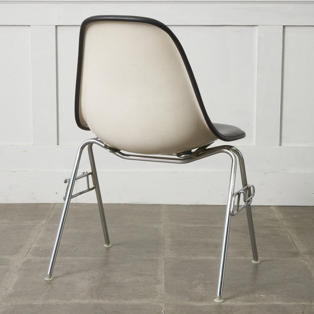 サイドシェルチェア スタッキングベース