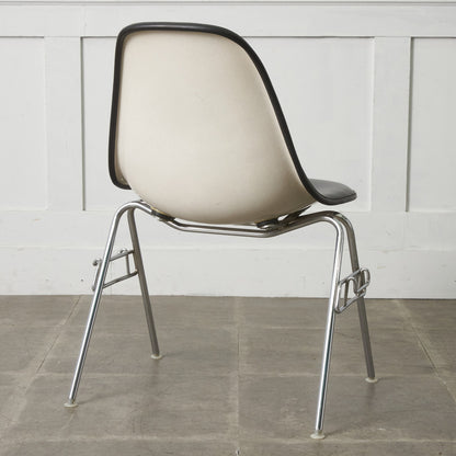 サイドシェルチェア スタッキングベース