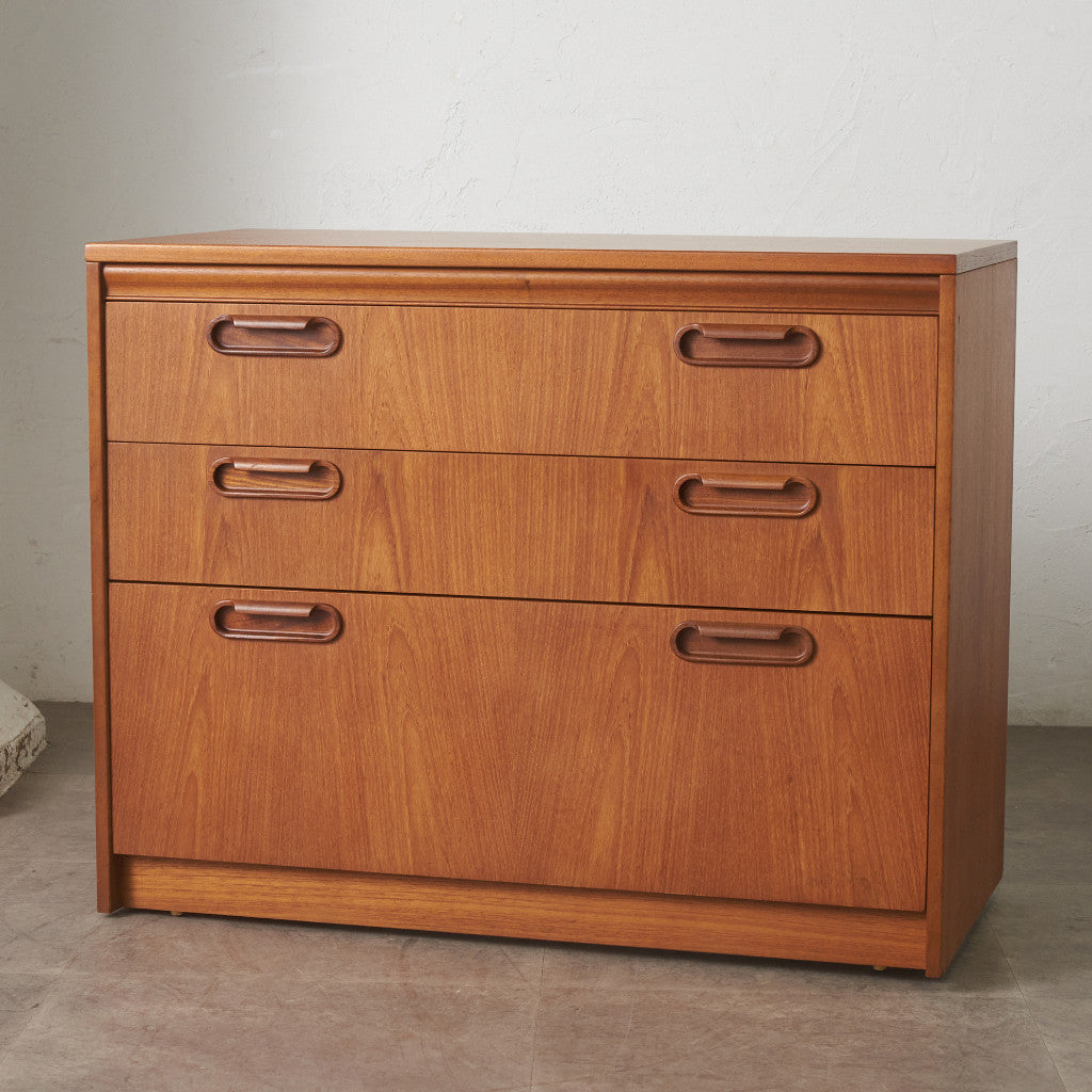 英国 ヴィンテージ 3段 チェスト