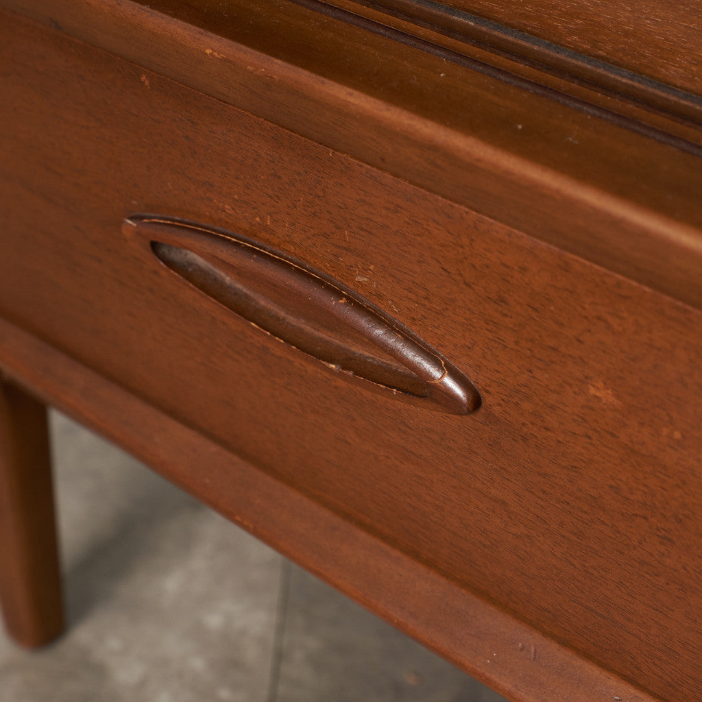 ヴィンテージ ナローガラスキャビネット