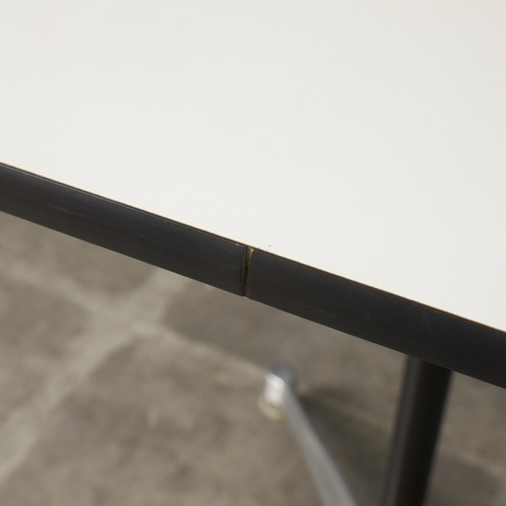 イームズ コントラクトベース テーブル