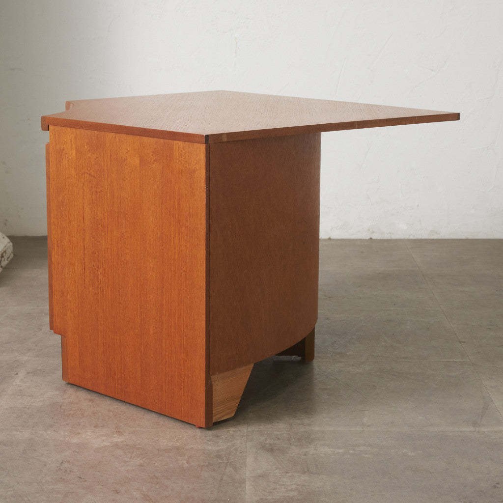 ヴィンテージ 凹型コーナーキャビネット