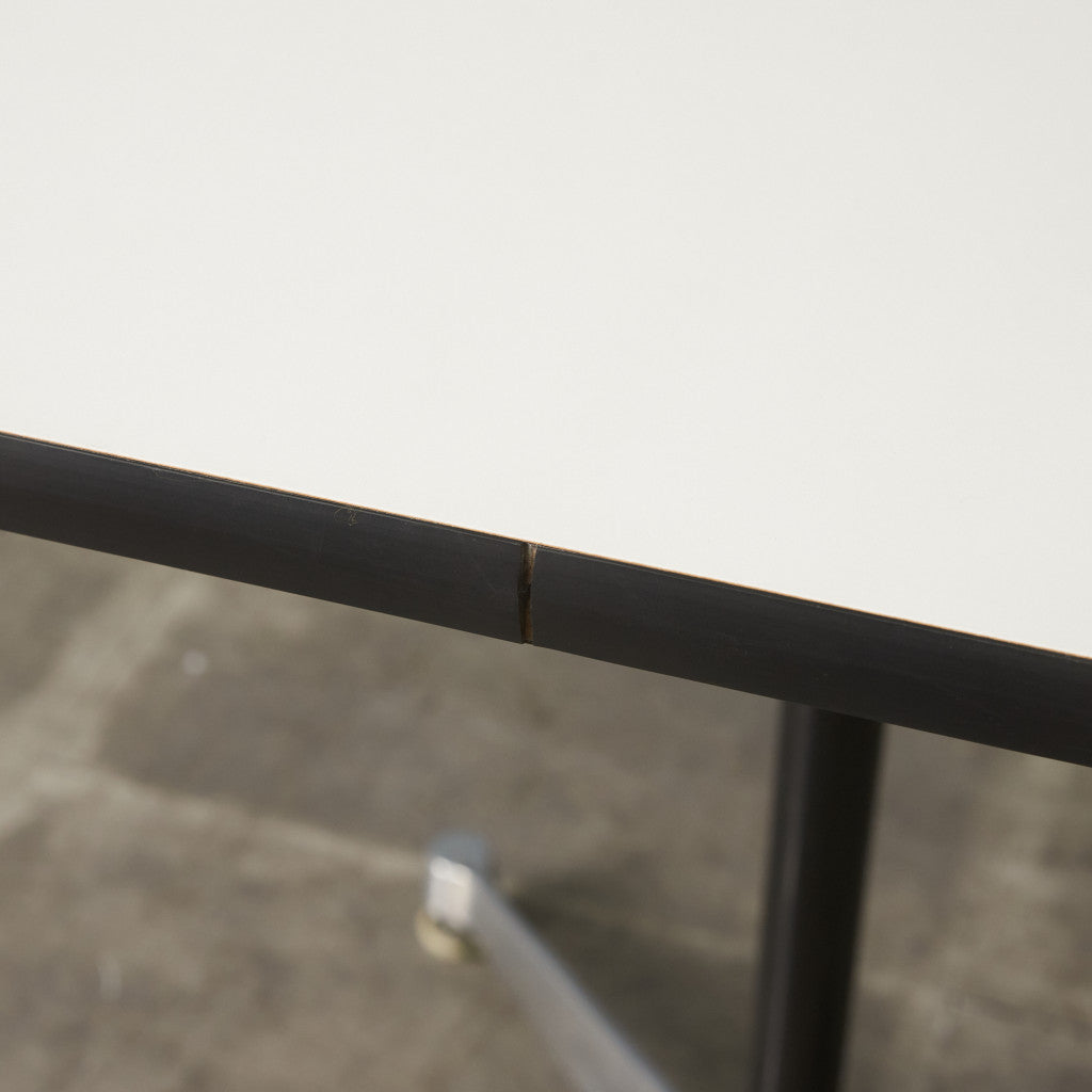 イームズ コントラクトベース テーブル