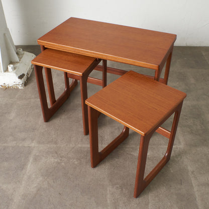 ヴィンテージ 拡張式天板付き ネストテーブル