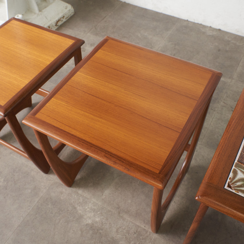 Astro セラミックタイルトップ ネストテーブル