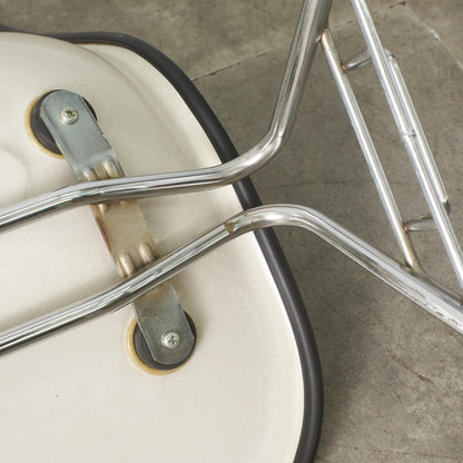 サイドシェルチェア スタッキングベース