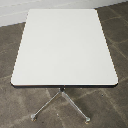 イームズ コントラクトベース テーブル