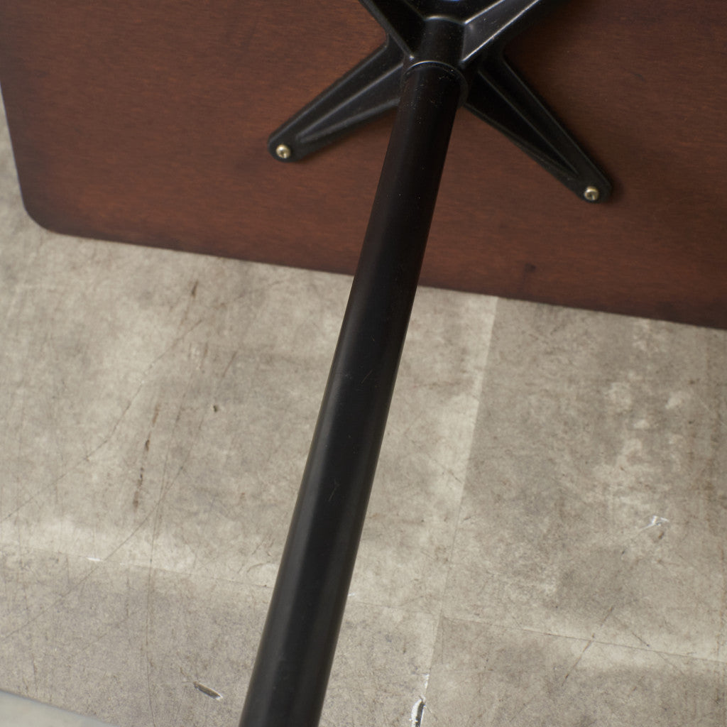 イームズ コントラクトベース テーブル