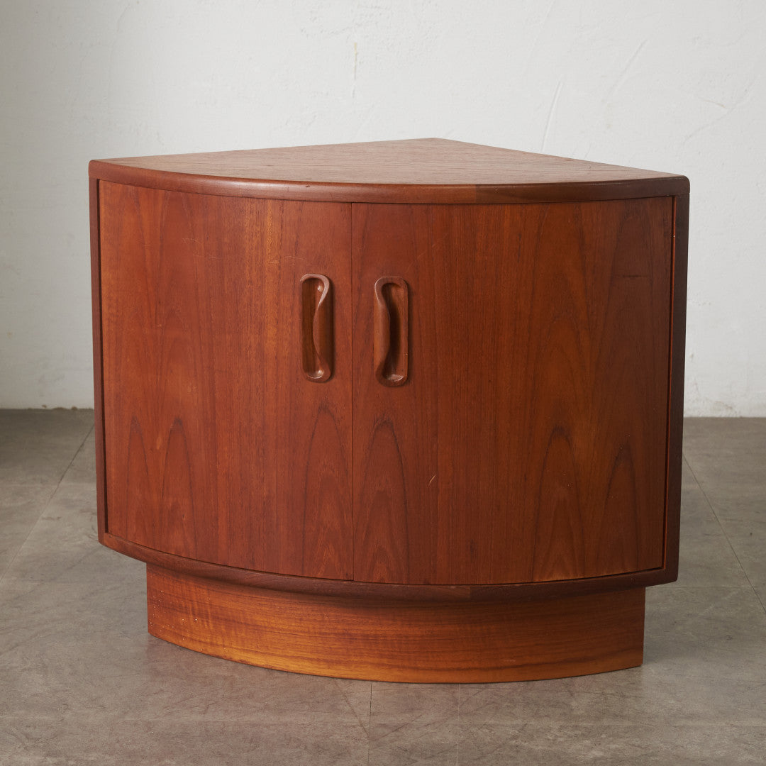 Fresco 凸型コーナーローキャビネット