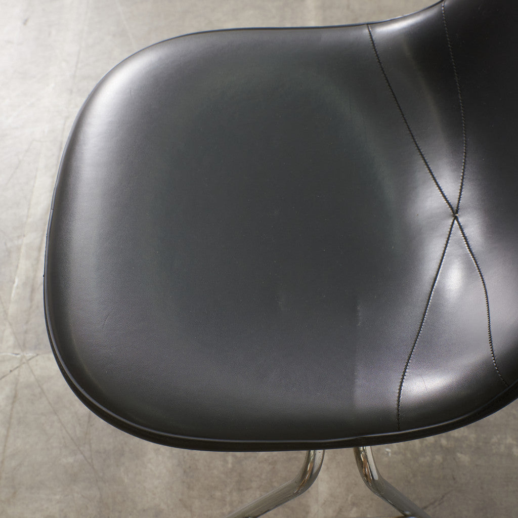 サイドシェルチェア スタッキングベース