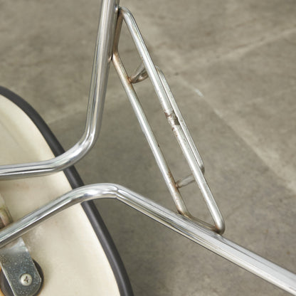 サイドシェルチェア スタッキングベース