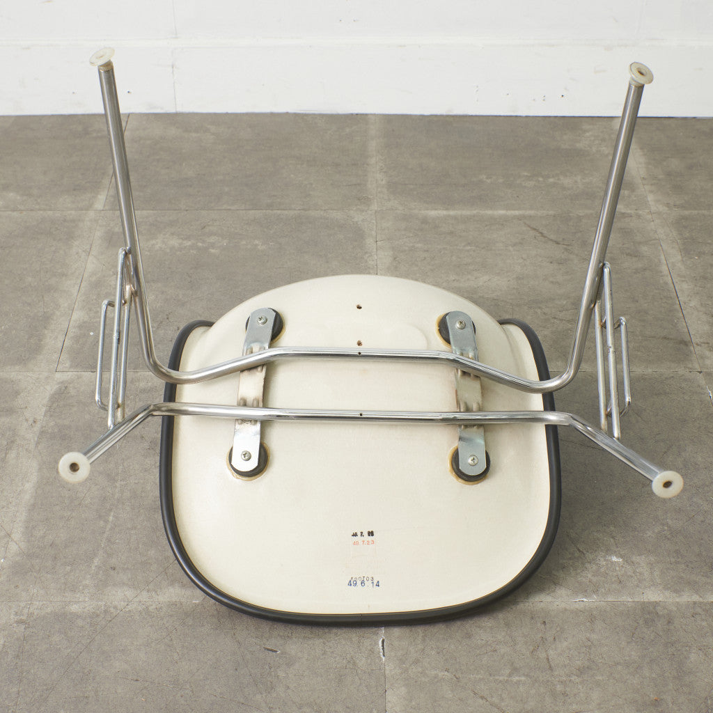 サイドシェルチェア スタッキングベース