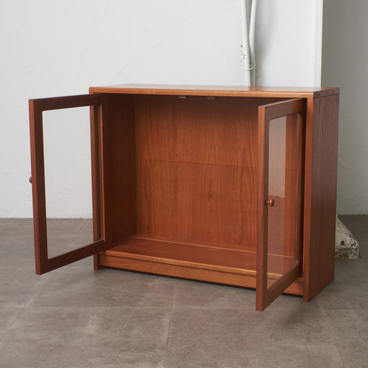 Fresco ガラスキャビネット / カスタム